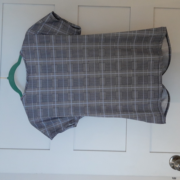 🌞3/$50 Kenar women's plaid top - Picture 4 of 4